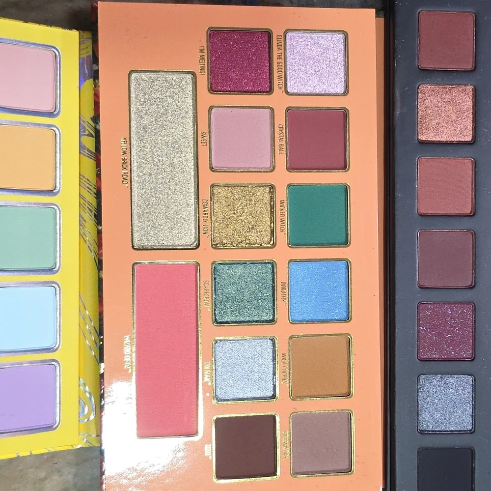 Kylie Cosmetics X Wizard Of Oz Eyeshadow Palette - Picture 2 of 2